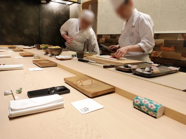 【鮨 銀座おのでら 名古屋】ミシュラン2つ星の江戸前寿司を体験|「おまかせ握り14種」レビュー